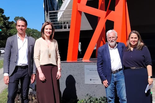 Escultura “Observador de Estrellas” transforma la experiencia urbana en Avenida Las Américas