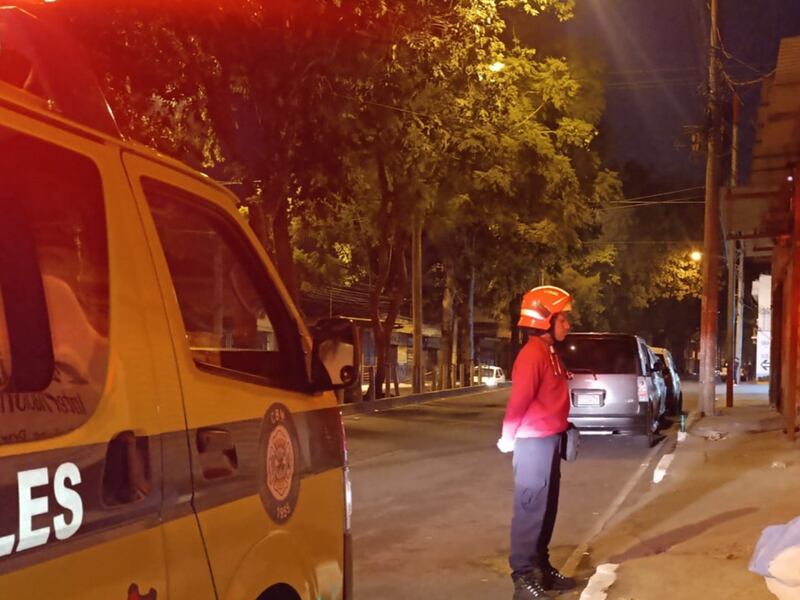 Hombre de 60 años muere repentinamente frente a iglesia en la zona 21