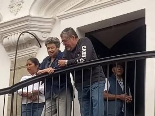 Bernardo Arévalo vive el Viernes Santo en Antigua Guatemala junto con su esposa