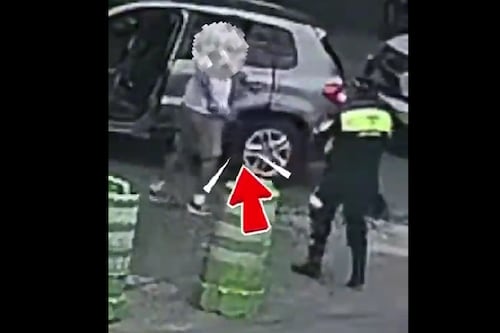 VIDEO. Conductor armado agrede a un agente de la PMT