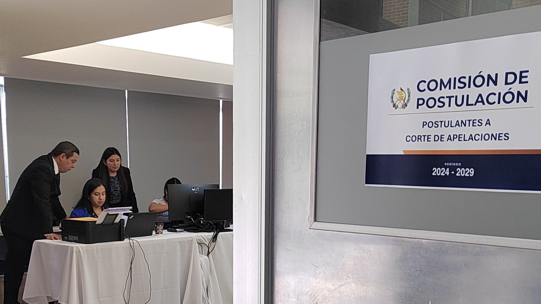 En el primer día de recepción de documentos se registraron cuatro candidatos a Cortes de Apelaciones. Foto Guatemala Visible