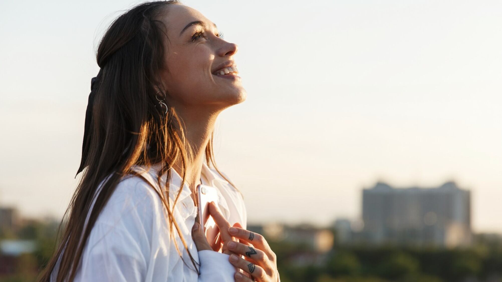 Te ayuda a tener una visión más positiva