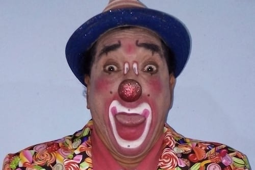 Critican al payaso “Cocorico” por bromear sobre su muerte en el accidente de la ruta Interamericana