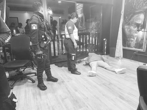 Ataque armado en estudio de tatuajes deja un hombre fallecido en San Cristóbal