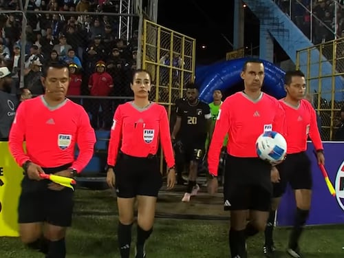 Katia Itzel García: La árbitra mexicana que estuvo en el juego Guatemala vs Panamá ahora pitará en un Mundial