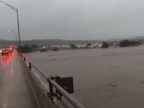 Inundaciones en Texas dejan al menos 27 muertos y más de 20 niñas desaparecidas