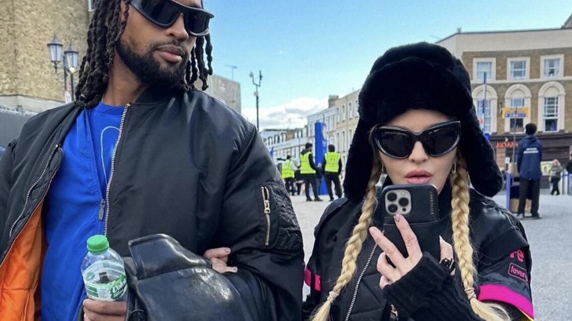 La acompaña a todas partes