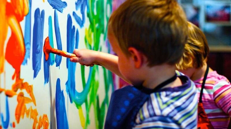 “Pintando por sueños grandes” organización invita a la niñez guatemalteca a participar en la subasta artística