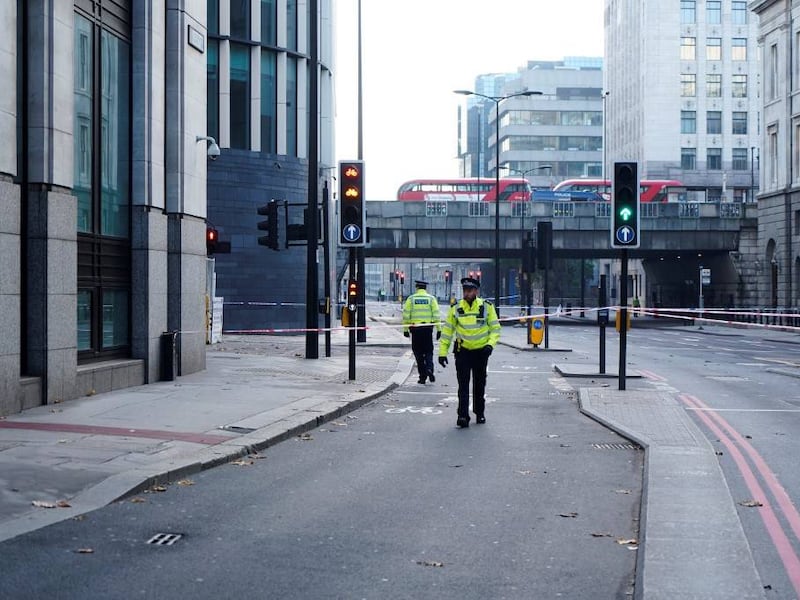 Tres heridos y el atacante muerto en acto “terrorista” en Londres