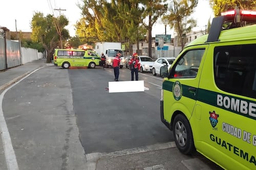 Peatón muere atropellado en calzada San Juan; conductor se da a la fuga