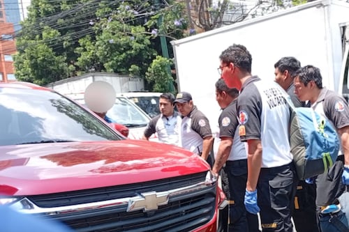 Disparan contra carro en zona 10 durante asalto