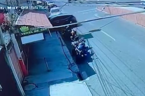 VIDEO: Conductor pierde el control y se empotra en vivienda en zona 2