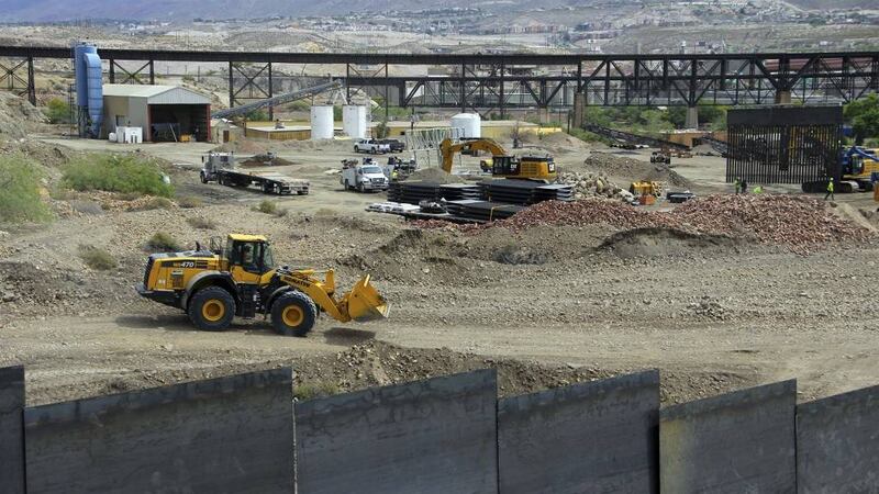 Pentágono libera 3 mil 800 millones de dólares para muro fronterizo con México