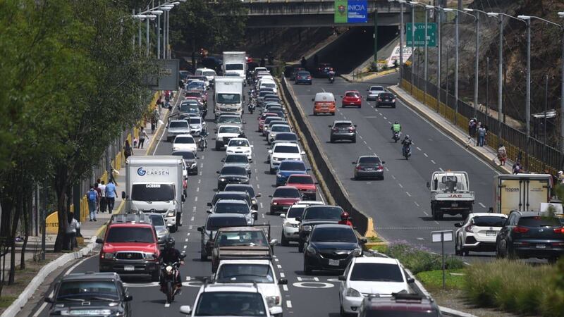 EN IMÁGENES. Inicia retorno a casa a poco tiempo del inicio del toque de queda
