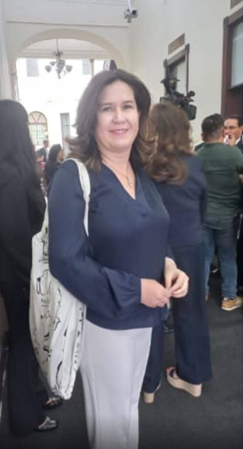 Rita Elizondo, ex subsecretaria del Conamigua acude al Congreso.