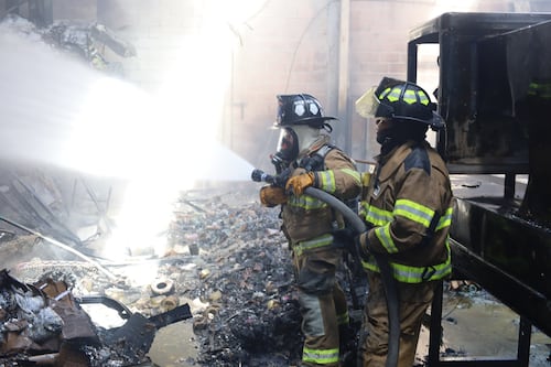 Autoridades informan que ya se controló el incendio en la Calzada Raúl Aguilar Batres