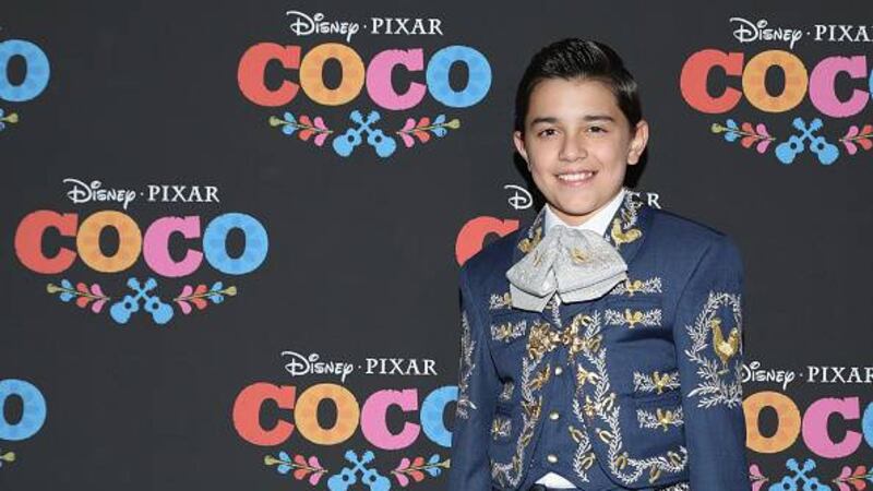 Esta es la emotiva historia del niño mexicano que prestó su voz al protagonista de "Coco"
