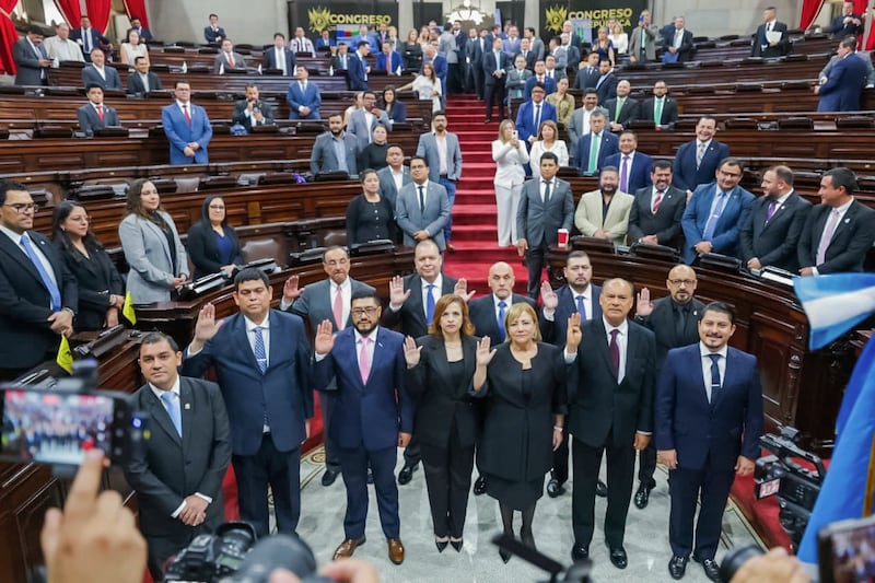 Juramentación de los magistrados electorales en el Congreso.