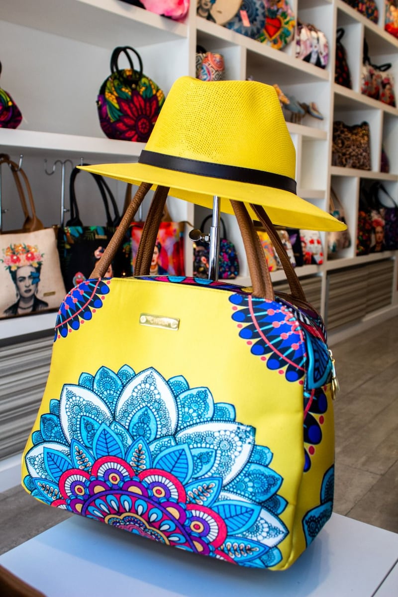 "Chula" una tienda que ofrecerá glamour, con accesorios y calzado de diseños únicos, productos 100 por ciento mexicanos
