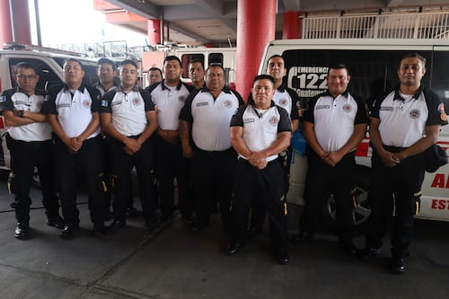 Héroes de casco negro: 72 horas de entrega total por la Navidad en Guatemala