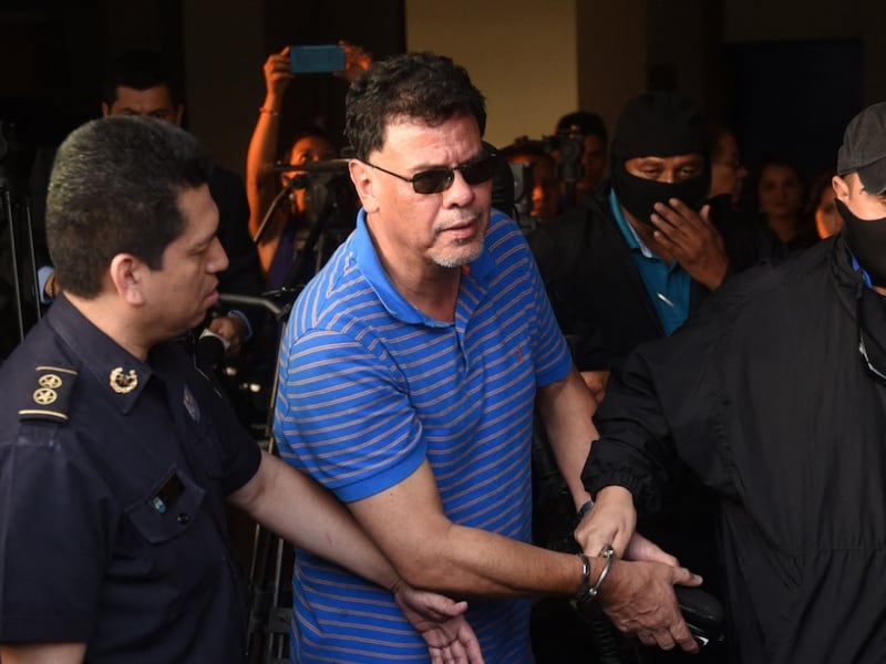 Expresidente de futbol salvadoreño condenado a prisión