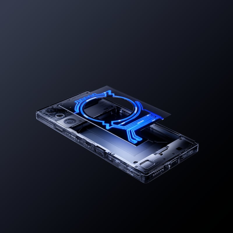 El REDMAGIC 11 Pro, un smartphone de la marca REDMAGIC pensando en gamers, destaca por ser el primer teléfono celular del mundo con refrigeración líquida. Foto: Cortesía.