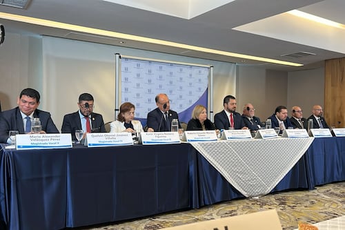 Nuevos magistrados del TSE abren el diálogo con los partidos políticos en su primera reunión oficial