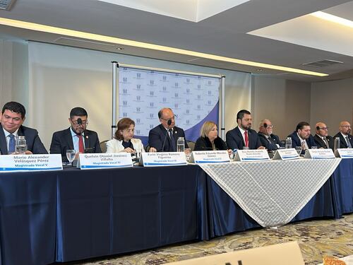 Nuevos magistrados del TSE abren el diálogo con los partidos políticos en su primera reunión oficial