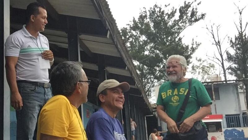 Don “Toninho” se anota un gol de alegría durante la Consulta Popular