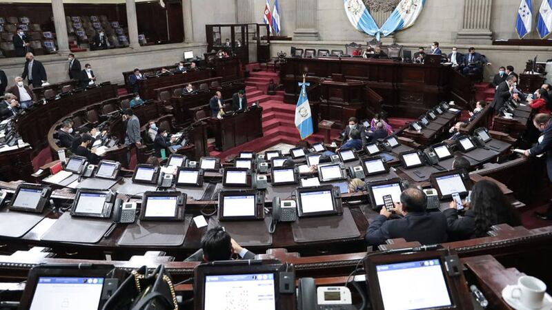 ONG denuncian obstáculos que podrían significar cierres, pero aumentan autorización de iglesias