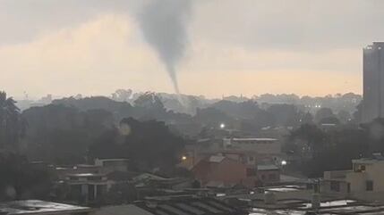 Un tornado sorprendió a vecinos de varias zonas de la capital. Foto: Cortesía