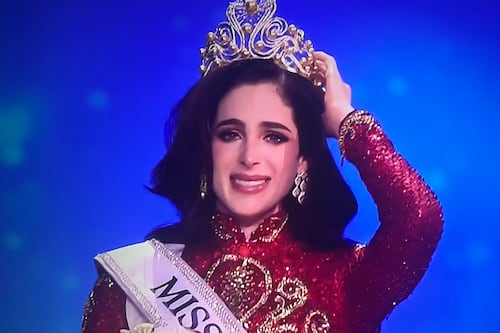 Fátima Bosch llega de incógnito a México para cumplir un compromiso