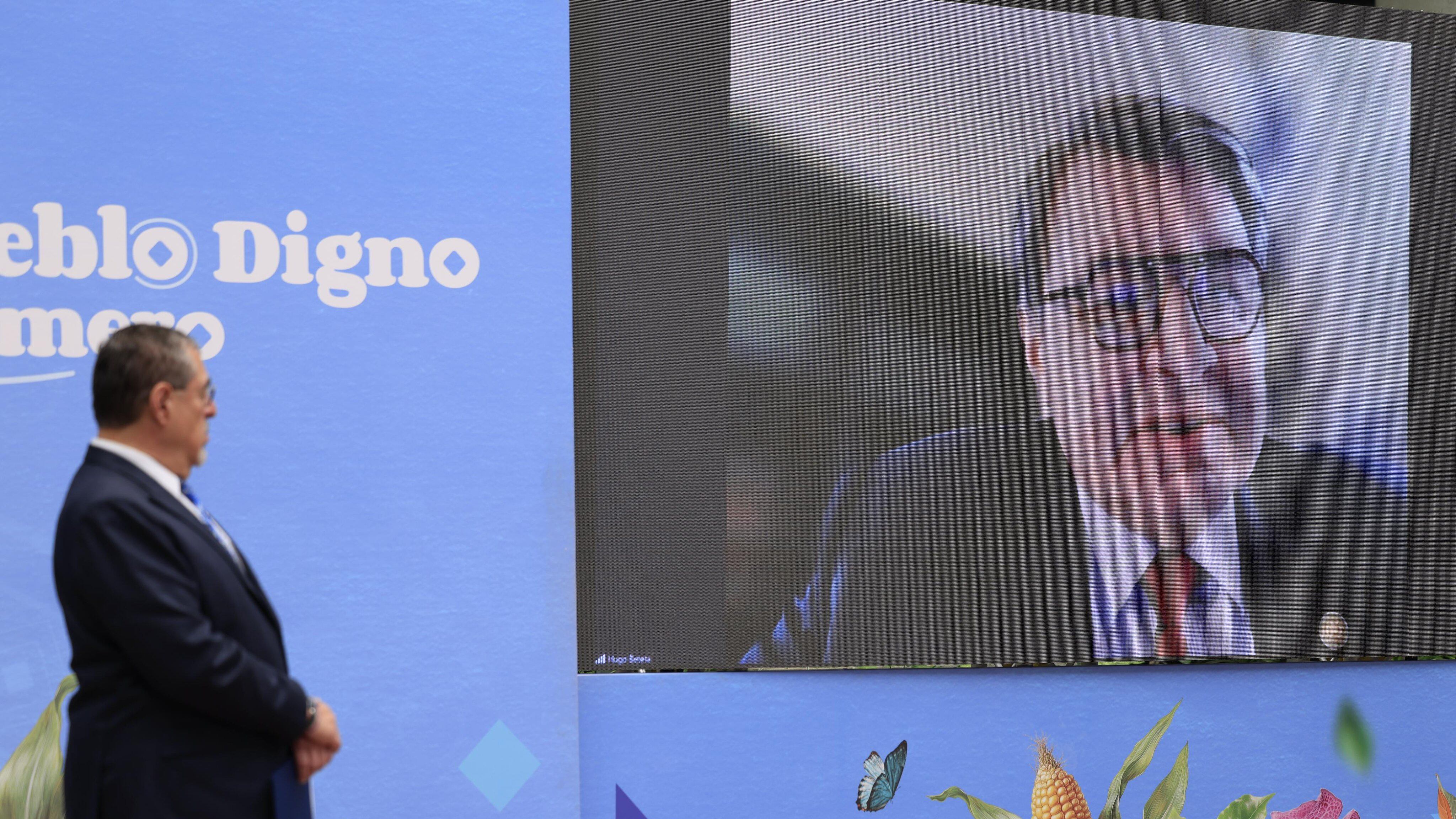 Hugo Beteta, diplomático en Washington.