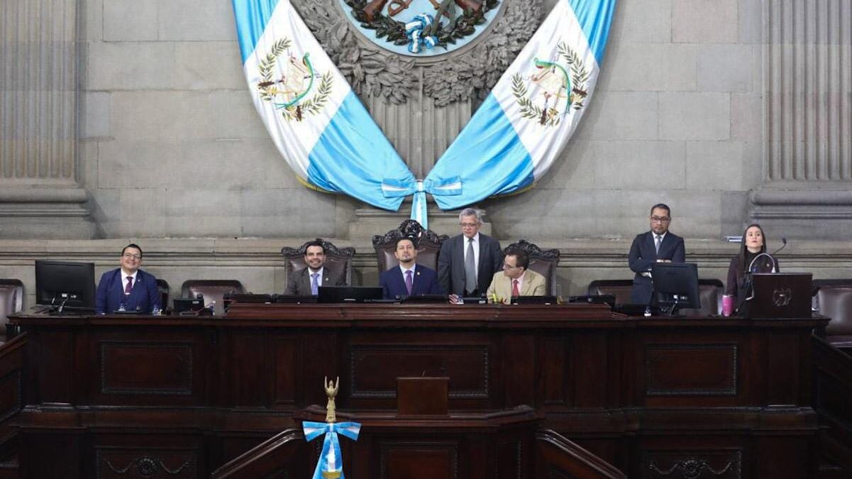 Trabajadores del Legislativo piden bono por el día del trabajador Legislativo.