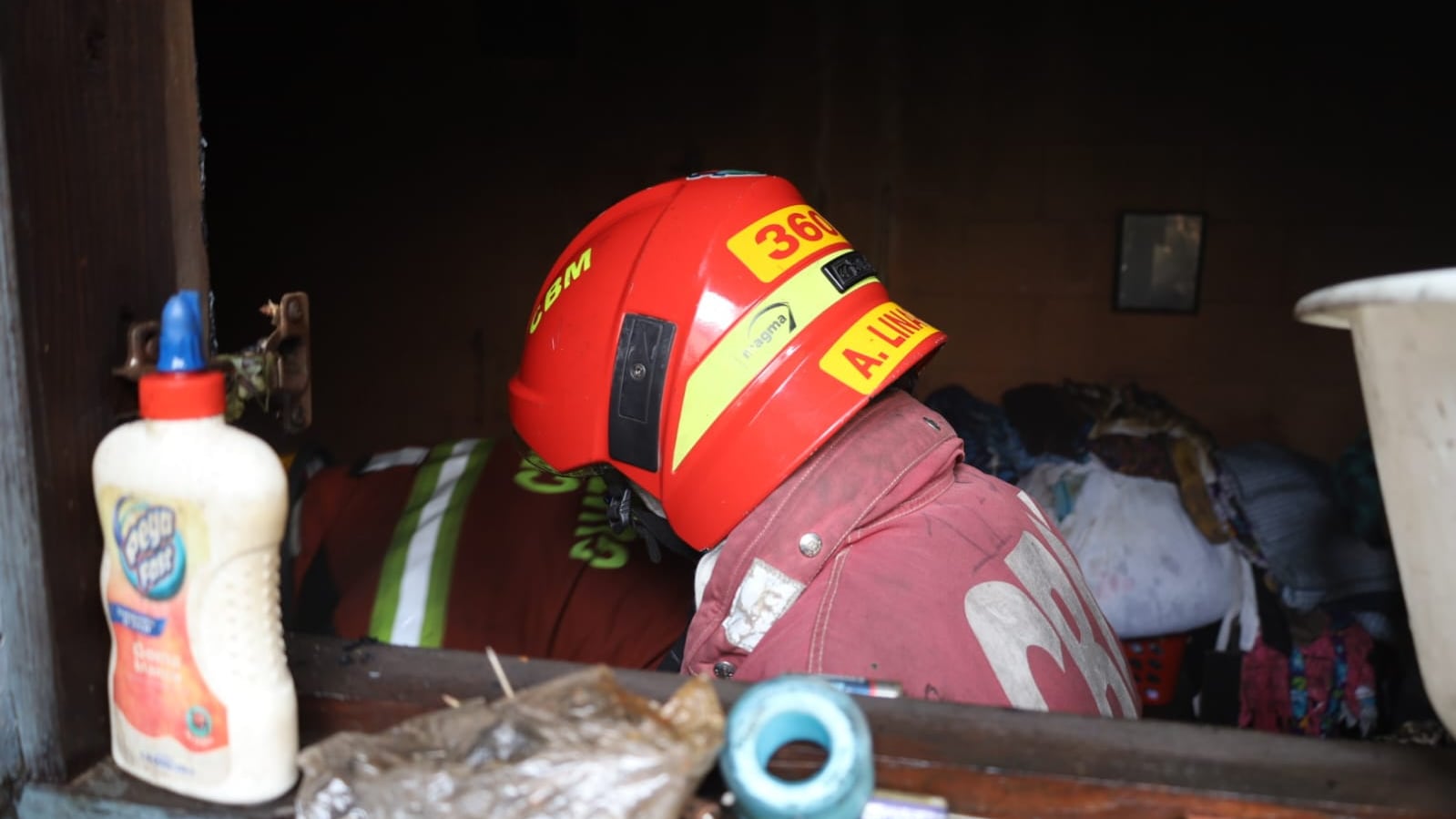 El fuego inició en el dormitorio de la vivienda.