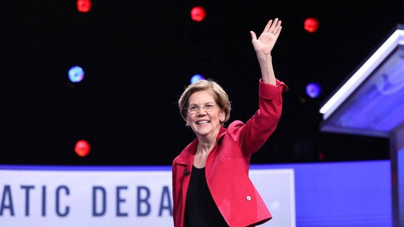 Elizabeth Warren se retira de la carrera demócrata por la Casa Blanca