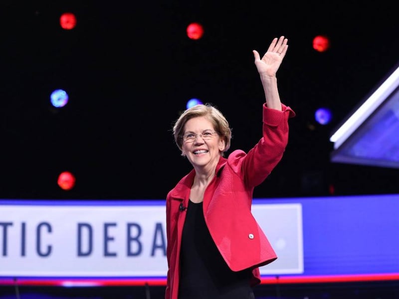 Elizabeth Warren se retira de la carrera demócrata por la Casa Blanca