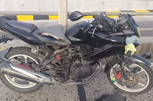 Dos motoristas en estado delicado tras chocar al final de la avenida Petapa