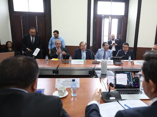 Congreso activa dos comisiones debido al alza en los precios de los combustibles