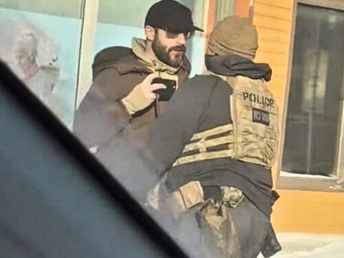 Hombre asesinado por el ICE en Minneapolis era ciudadano estadounidense y tenía arma legal