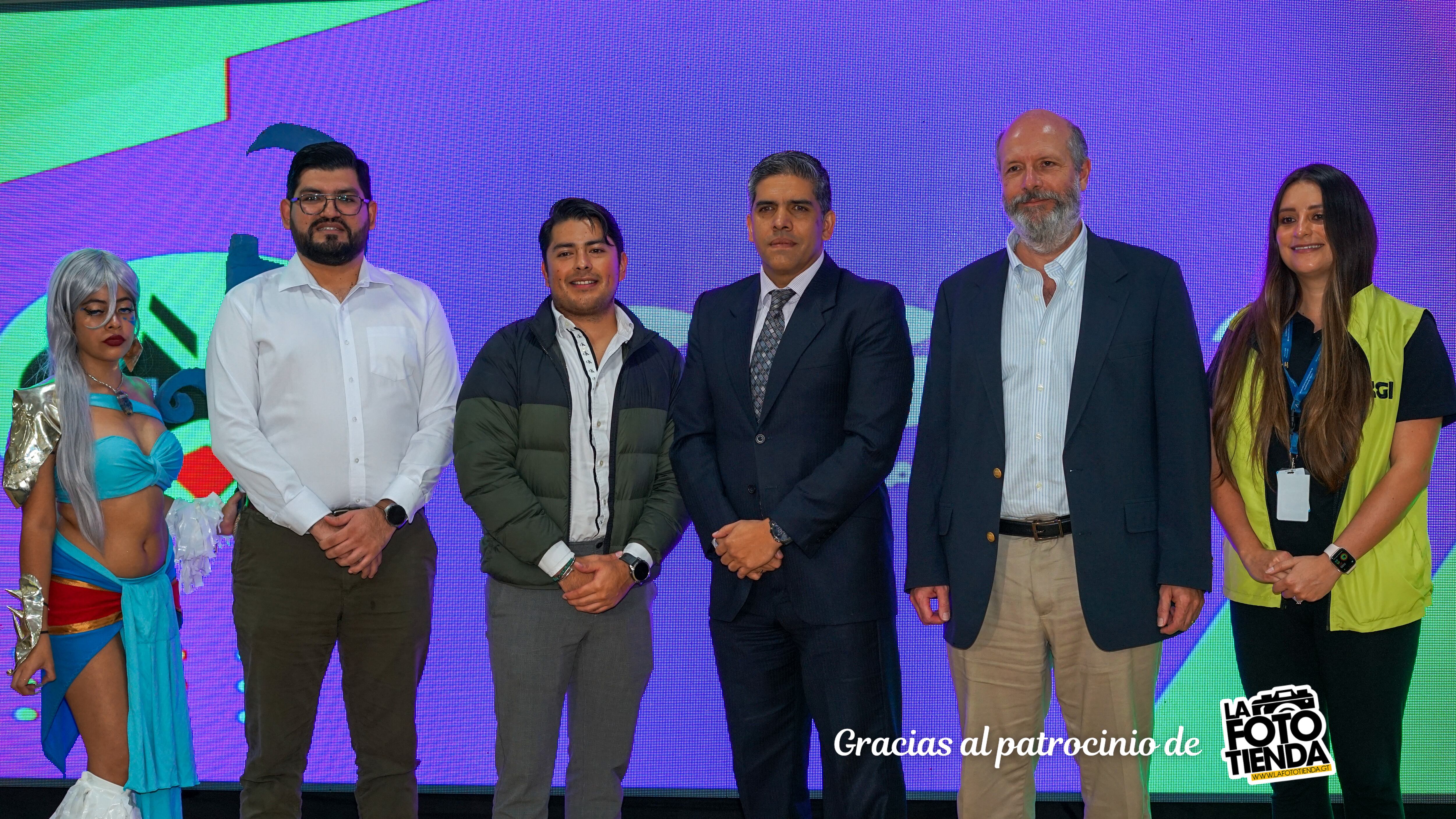 Representantes de la organización del evento y los patrocinadores. Foto: Ernesto Cristales.