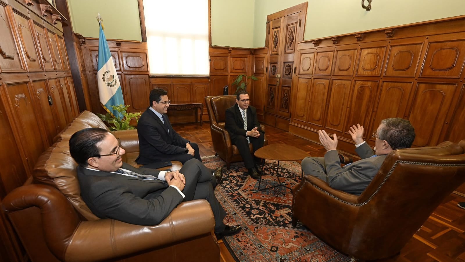 Entrevistas con el presidente Bernardo Arévalo. Foto: Gobierno de Guatemala