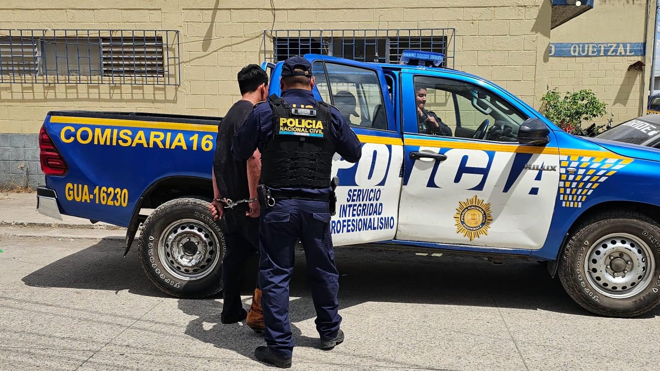 El sujeto retenía la menor con un cuchillo. Foto: PNC