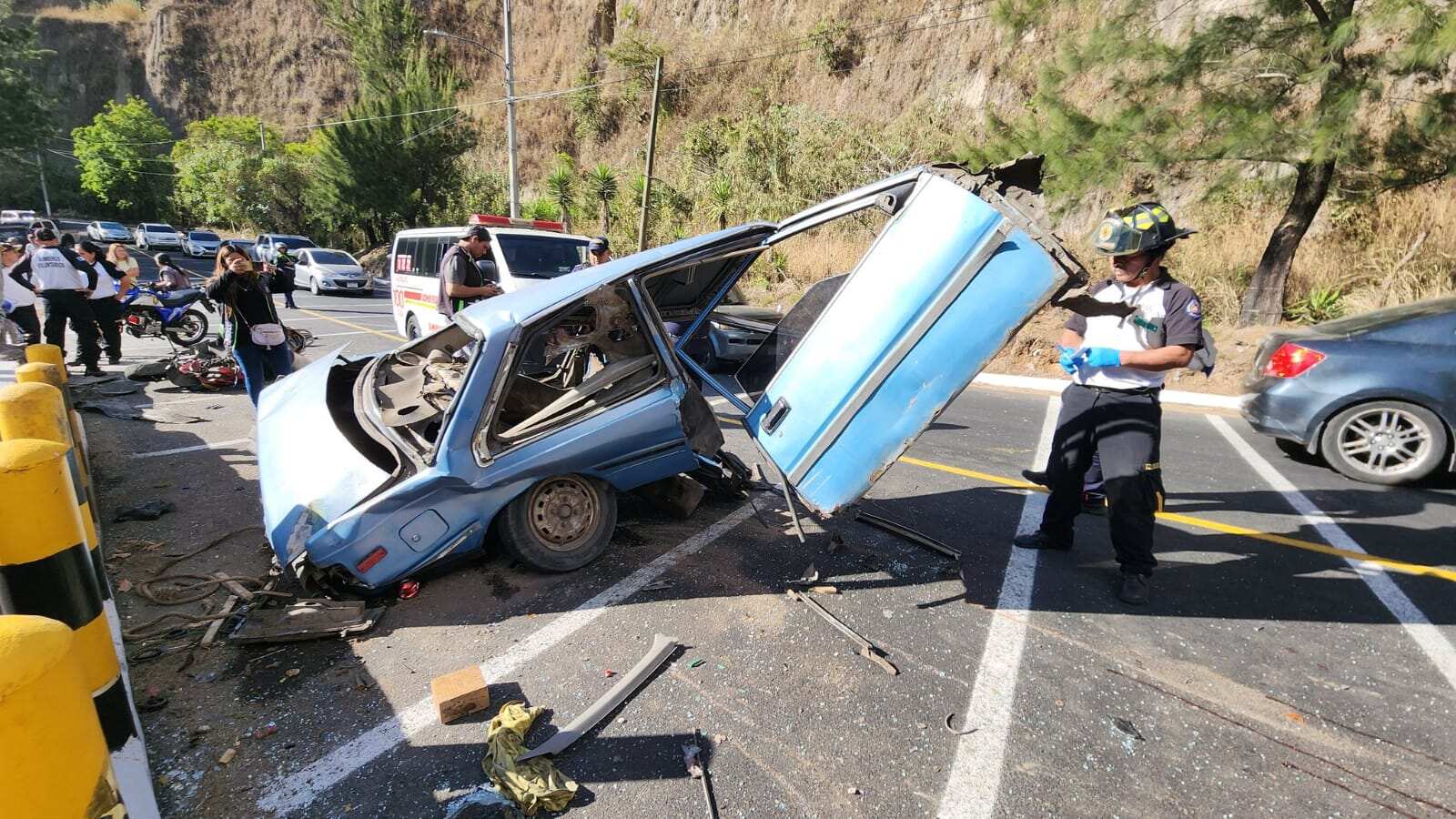 Fuerte colisión en la bajada de las Charcas hacia La Comunidad Zona 10.