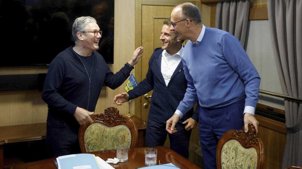 Polémico video del presidente de Francia y canciller alemán ocultando “algo sospechoso”