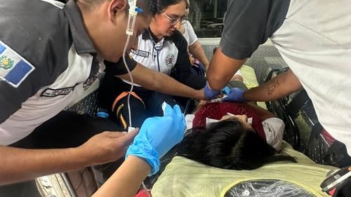 Bomberos Voluntarios trasladan a 5 alumnas por intoxicación. Foto: CBV