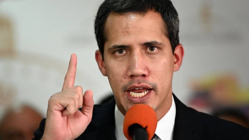 Guaidó: “Maduro debe decidir si sale por la fuerza en Venezuela”