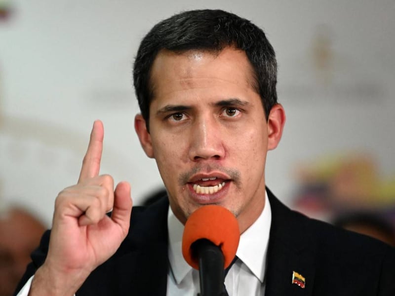 Guaidó: “Maduro debe decidir si sale por la fuerza en Venezuela”