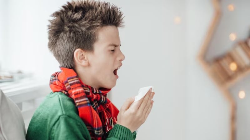 Pediatra guatemalteco alerta sobre síntomas del nuevo brote que circula esta temporada