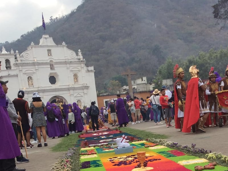 Semana Santa en Guatemala: Arte, belleza y colorido con las alfombras de aserrín